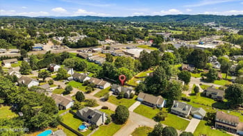 3724 Stonebridge Dr, Powell, TN 37849