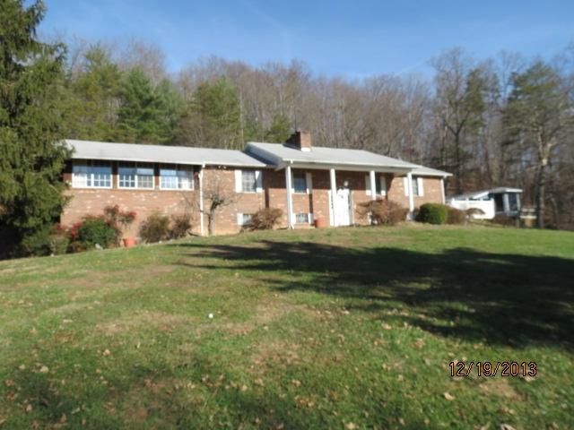 373 Camp Rd, Oliver Springs, TN 37840