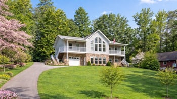 373 Lindsey Mill Cir, Rocky Top, TN 37769