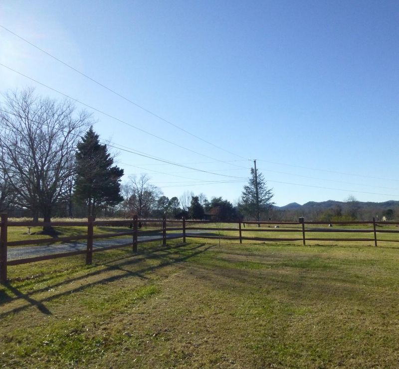 3731 Thayer Ln, Sevierville, TN 37862
