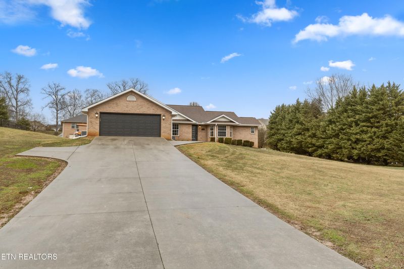 3732 Bent Rd, Kodak, TN 37764