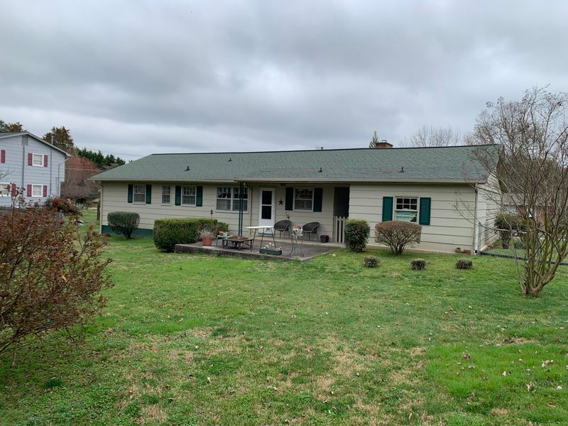 3733 Cherrylog Rd, Knoxville, TN 37921