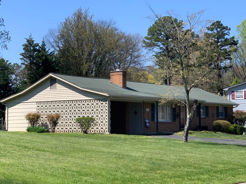3733 Cherrylog Rd, Knoxville, TN 37921