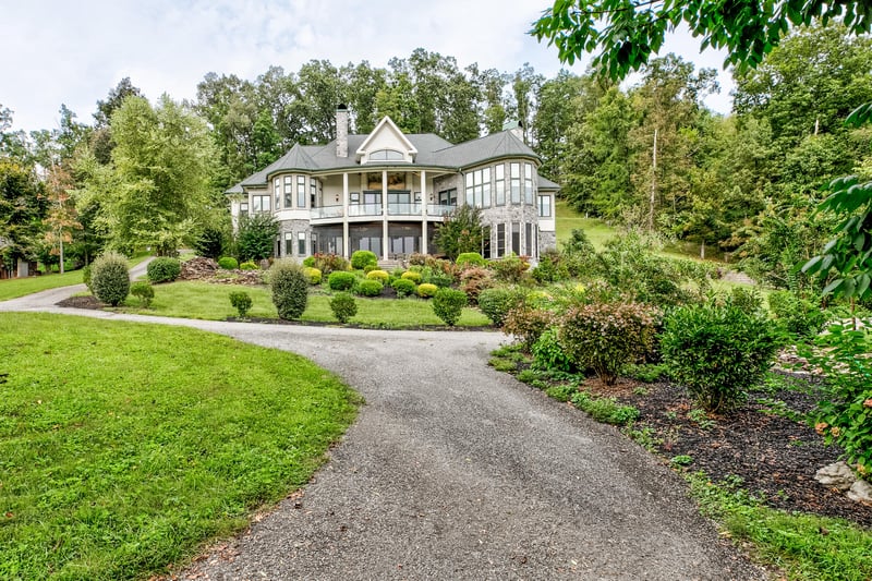 374 Bluff Tc, Jacksboro, TN 37757