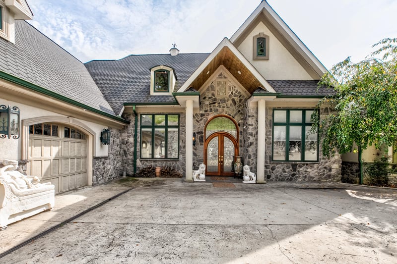 374 Bluff Tc, Jacksboro, TN 37757