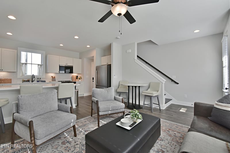 374 Mccormick St, Knoxville, TN 37920