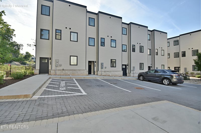 374 Mccormick St, Knoxville, TN 37920