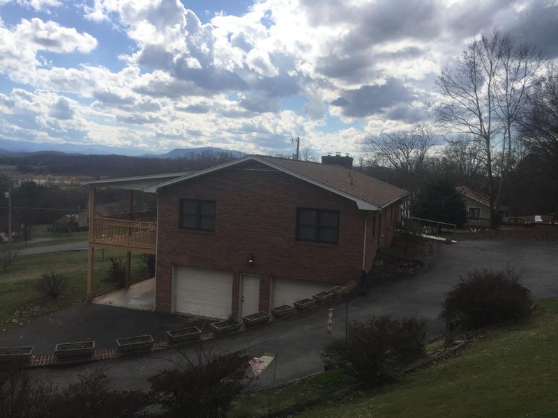 374 White Oak Cir, Kodak, TN 37764