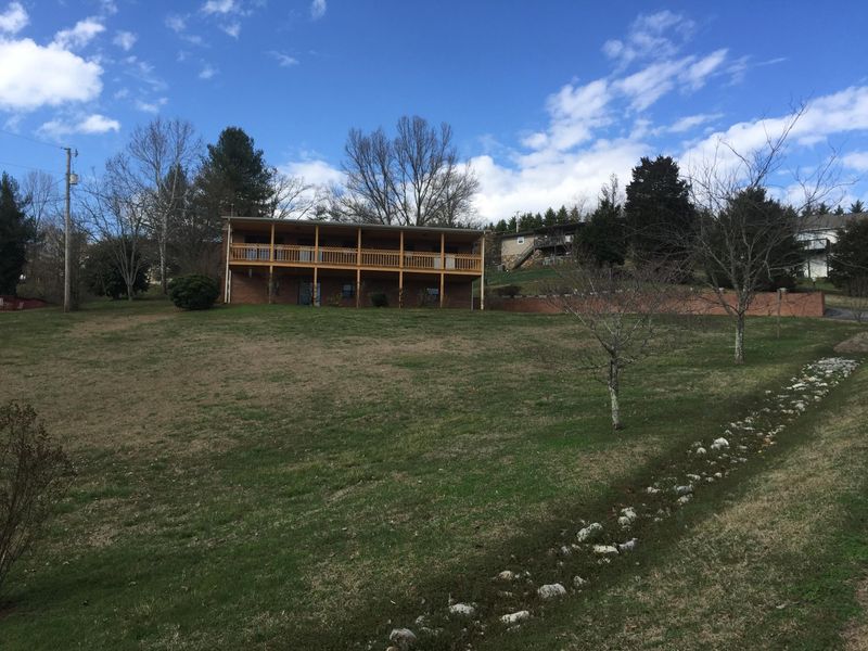 374 White Oak Cir, Kodak, TN 37764
