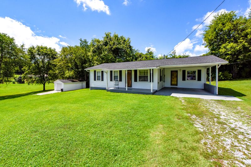 3741 Sams Rd, Rockford, TN 37853