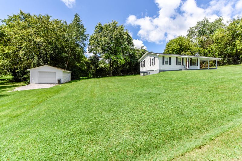 3741 Sams Rd, Rockford, TN 37853