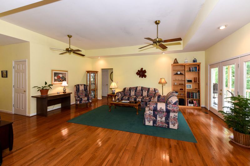 3745 Fox Creek Rd, Louisville, TN 37777