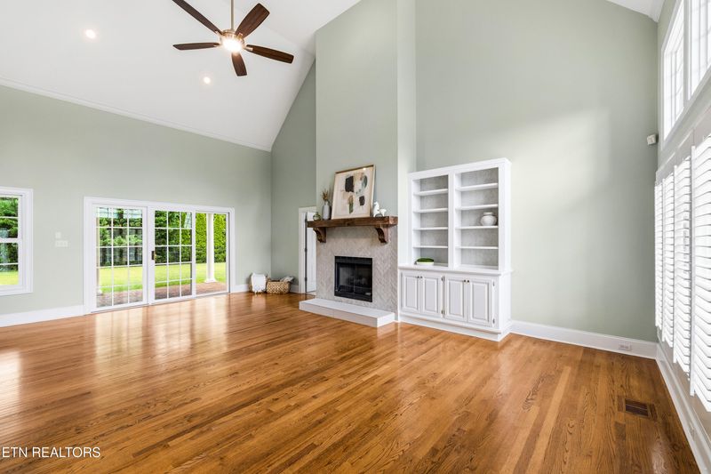 3746 Jackson Bend Dr, Louisville, TN 37777