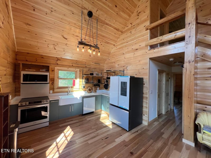 375 County Road 401, Madisonville, TN 37354