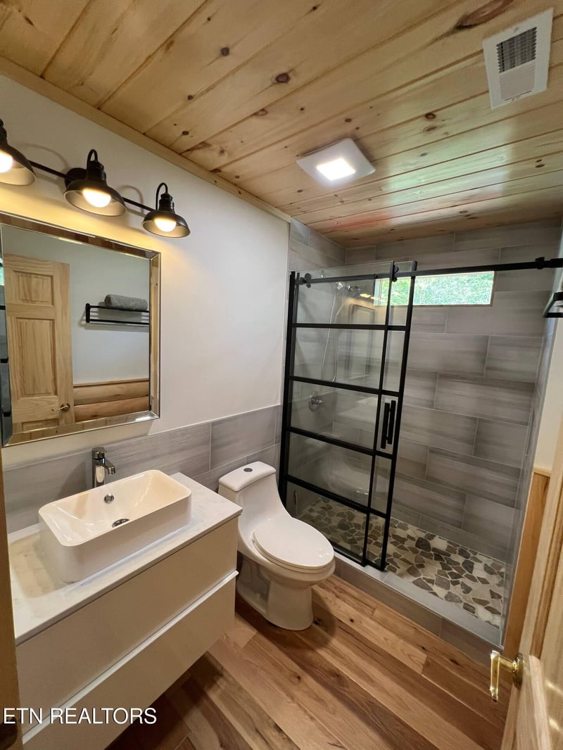 375 County Road 401, Madisonville, TN 37354