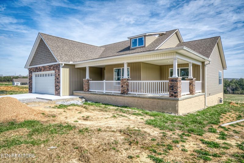 375 Estate Loop Tr, Crossville, TN 38555