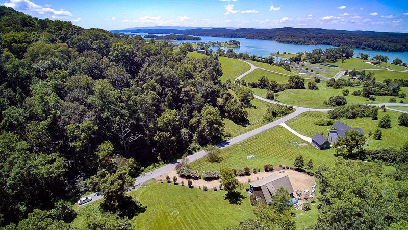 375 Gillespie Ln, Sharps Chapel, TN 37866
