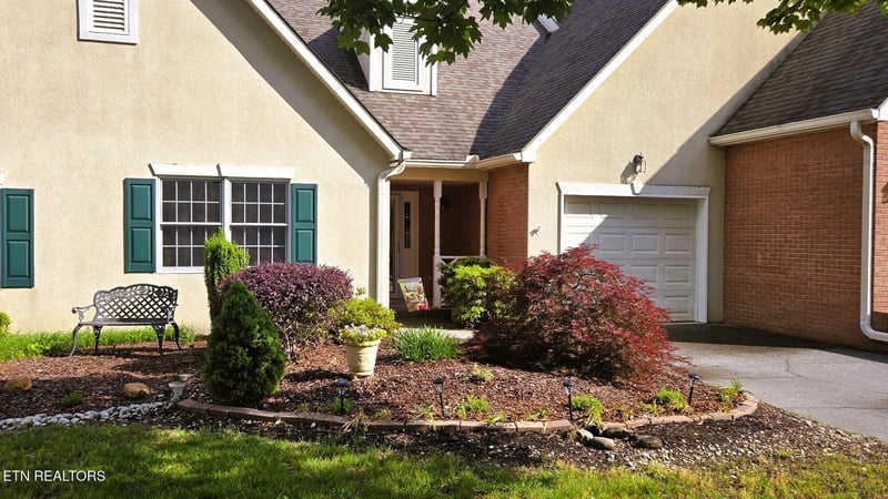 375 Paine Lake Dr, Sevierville, TN 37862