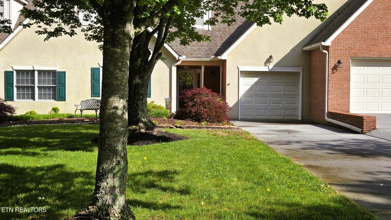 375 Paine Lake Dr, Sevierville, TN 37862