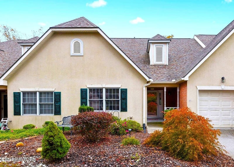 375 Paine Lake Dr, Sevierville, TN 37862