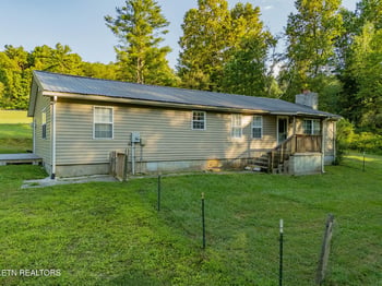 375 Snow Hill Rd, Oakdale, TN 37829