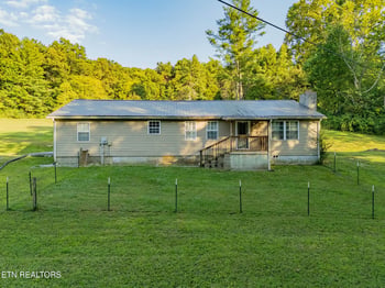 375 Snow Hill Rd, Oakdale, TN 37829