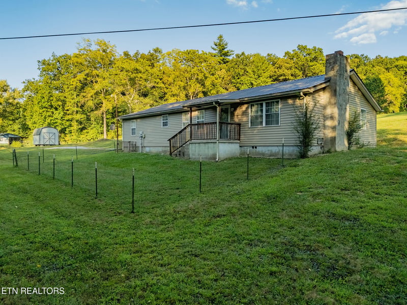 375 Snow Hill Rd, Oakdale, TN 37829