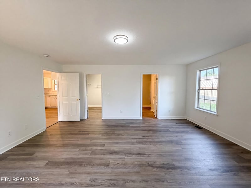 375 Walnut Ln, Corryton, TN 37721