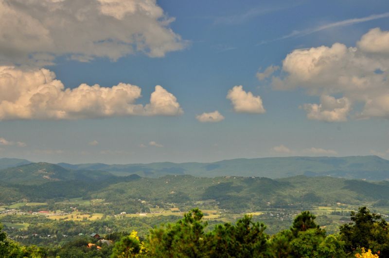 3750 Cove Mountain Rd, Sevierville, TN 37862