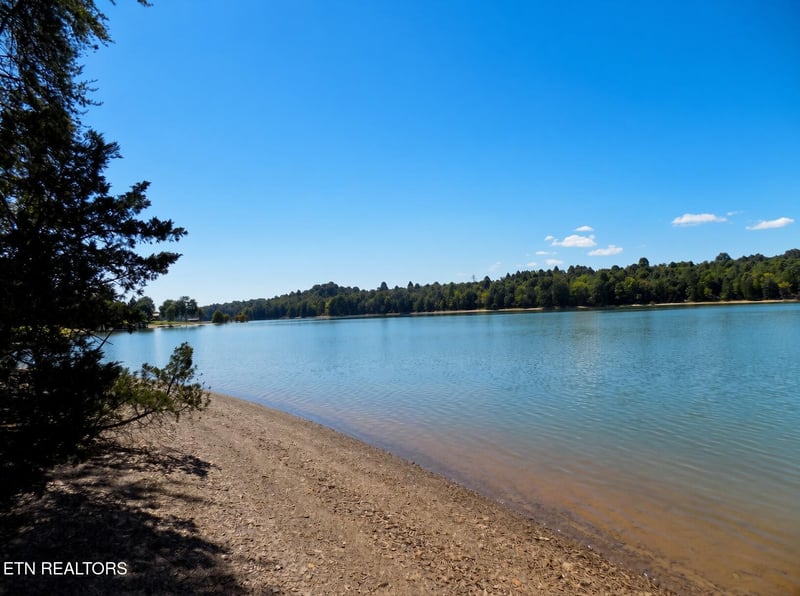 3753 Lake Point Dr, Morristown, TN 37814