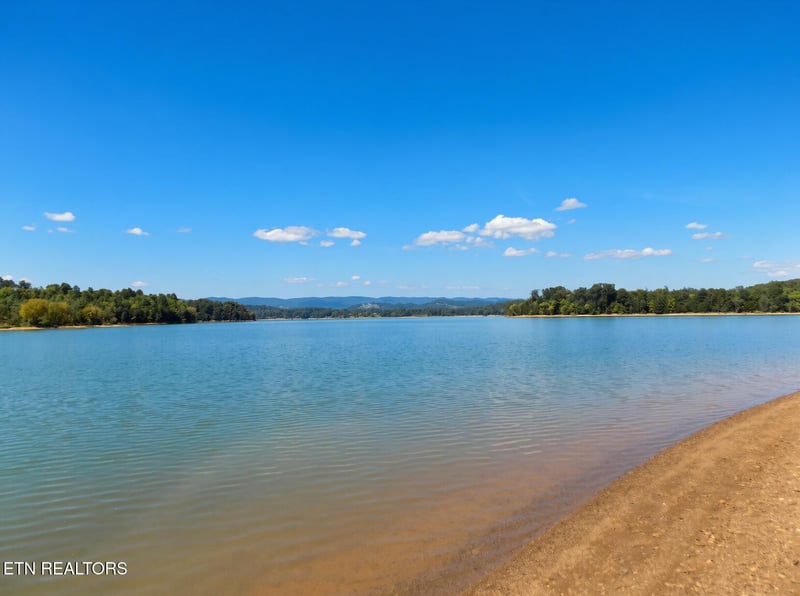 3753 Lake Point Dr, Morristown, TN 37814
