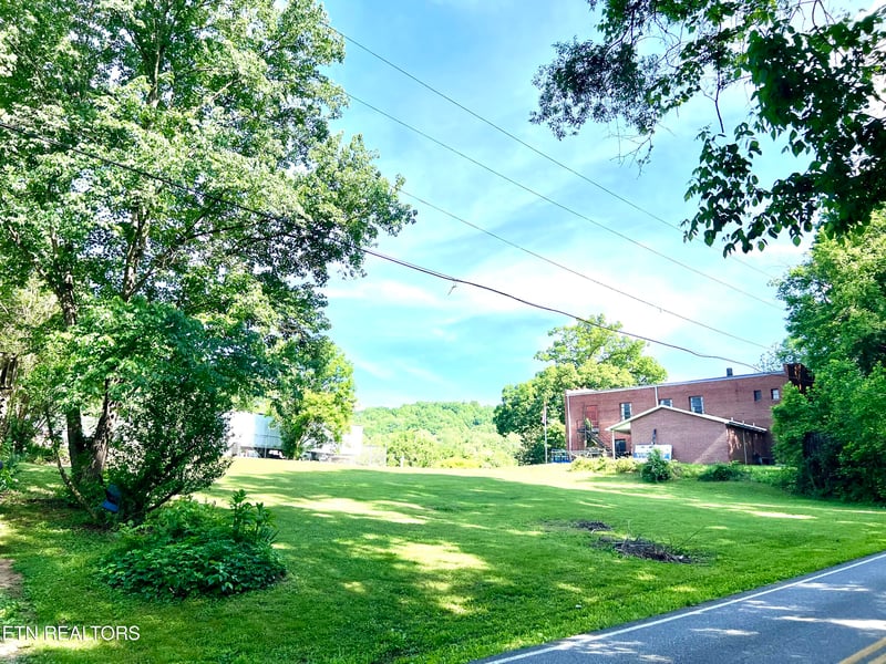 3754 Little River Rd, Rockford, TN 37853