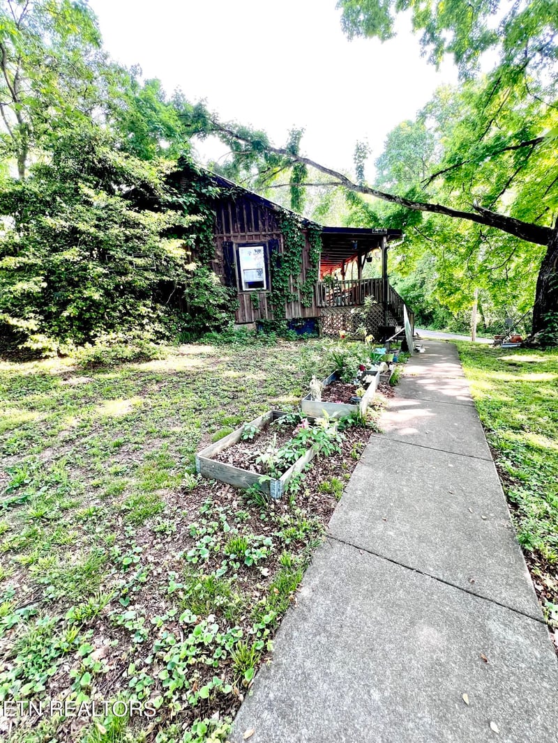 3754 Little River Rd, Rockford, TN 37853