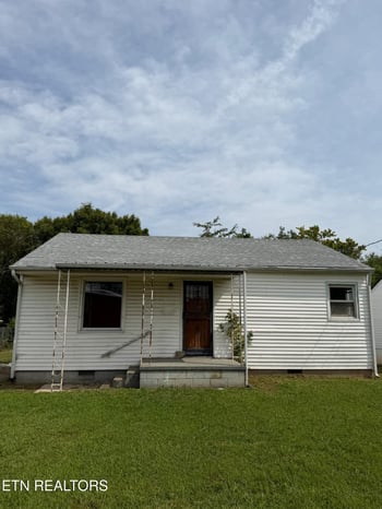 3754 Speedway Cir, Knoxville, TN 37914