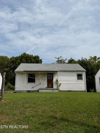 3754 Speedway Cir, Knoxville, TN 37914