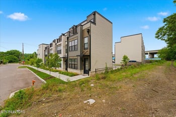 376 Mccormick St, Knoxville, TN 37920