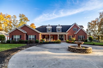 376 Thornton Dr, Lenoir City, TN 37772