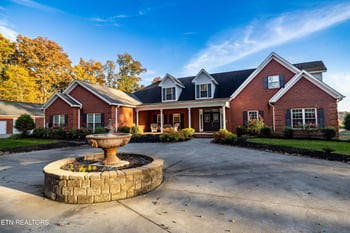 376 Thornton Dr, Lenoir City, TN 37772