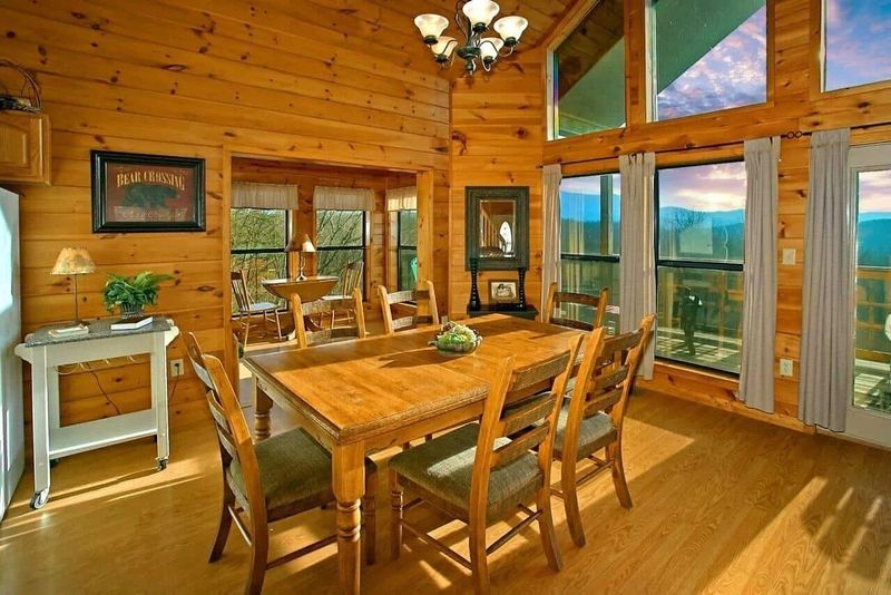 3767 Old Mountain Rd, Sevierville, TN 37876
