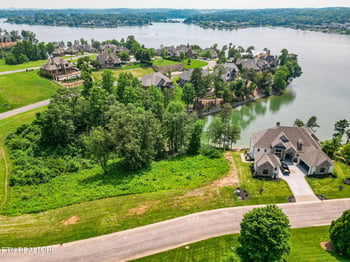 377 Beacon Ct, Lenoir City, TN 37772
