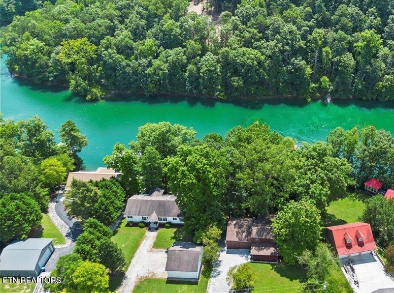 377 Clear Lake Dr, Jacksboro, TN 37757