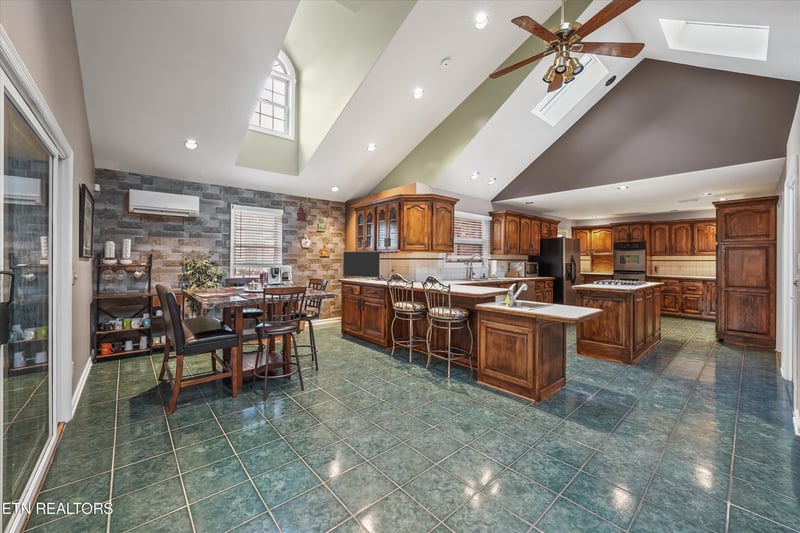 377 Dominion Cir, Knoxville, TN 37934