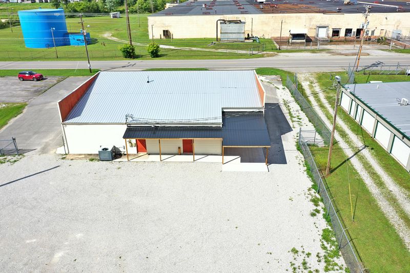 377 Industrial Ln, Oneida, TN 37841