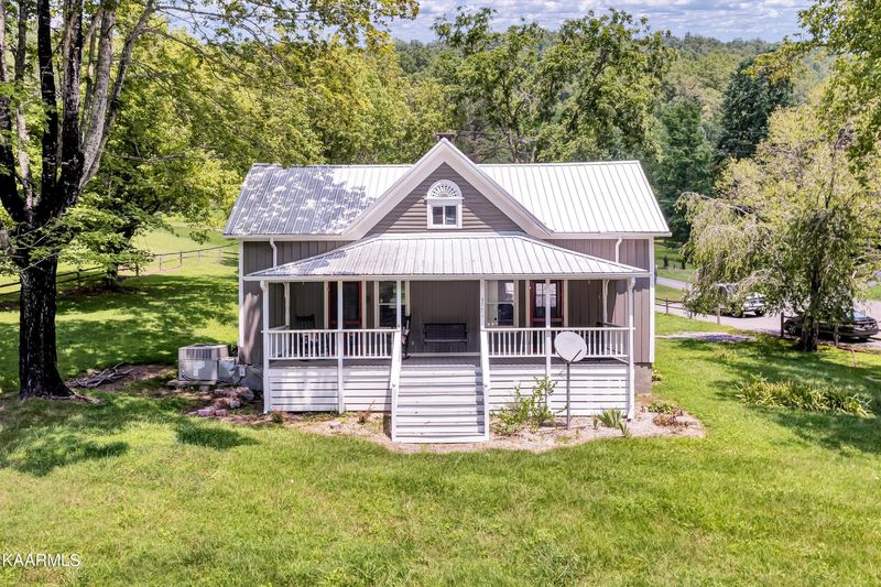 3771 Henry Town Rd, Sevierville, TN 37876