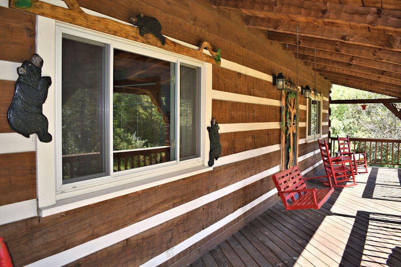 3779 Henry Town Rd, Sevierville, TN 37876