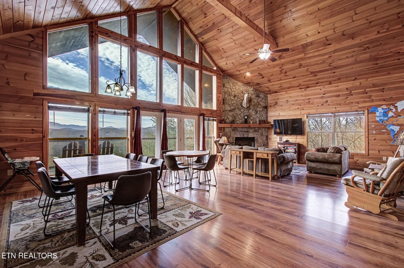 3779 Old Mountain Rd, Sevierville, TN 37876