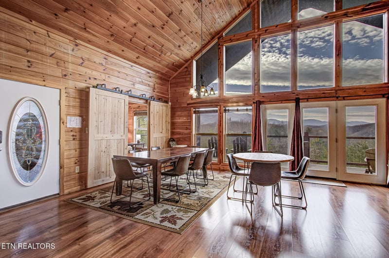 3779 Old Mountain Rd, Sevierville, TN 37876