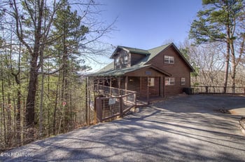 3779 Old Mountain Rd, Sevierville, TN 37876