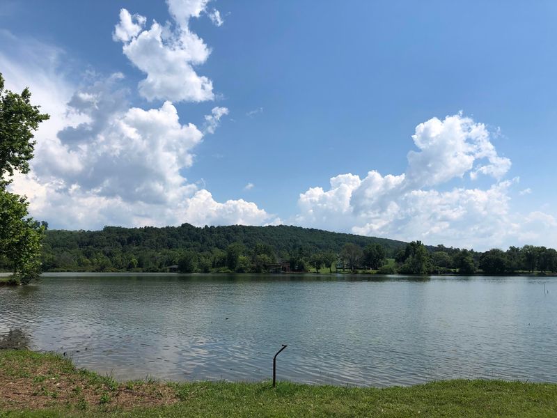 378 Edgelake Dr, Kingston, TN 37763