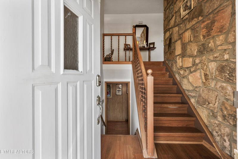 378 Whte Oak Cir, Kodak, TN 37764